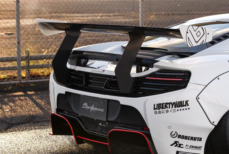 Детали экстерьера McLaren 650S in White by Liberty Walk 2016 года  (фото 2 из 8)